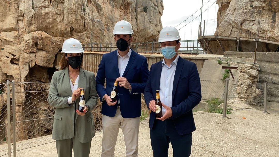 Presentación en el paraje de El Caminito del Rey del etiquetado de la nueva Cerveza Victoria en Málaga