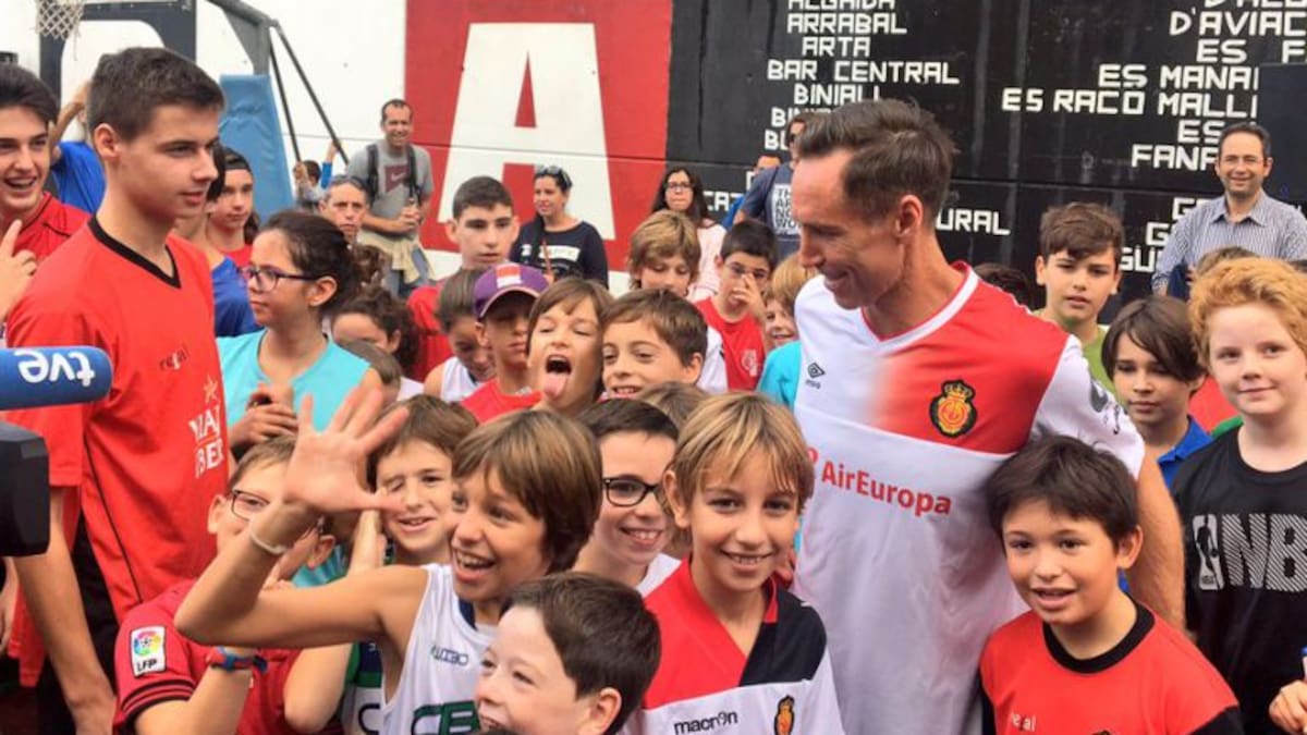 Steve Nash se viste de corto