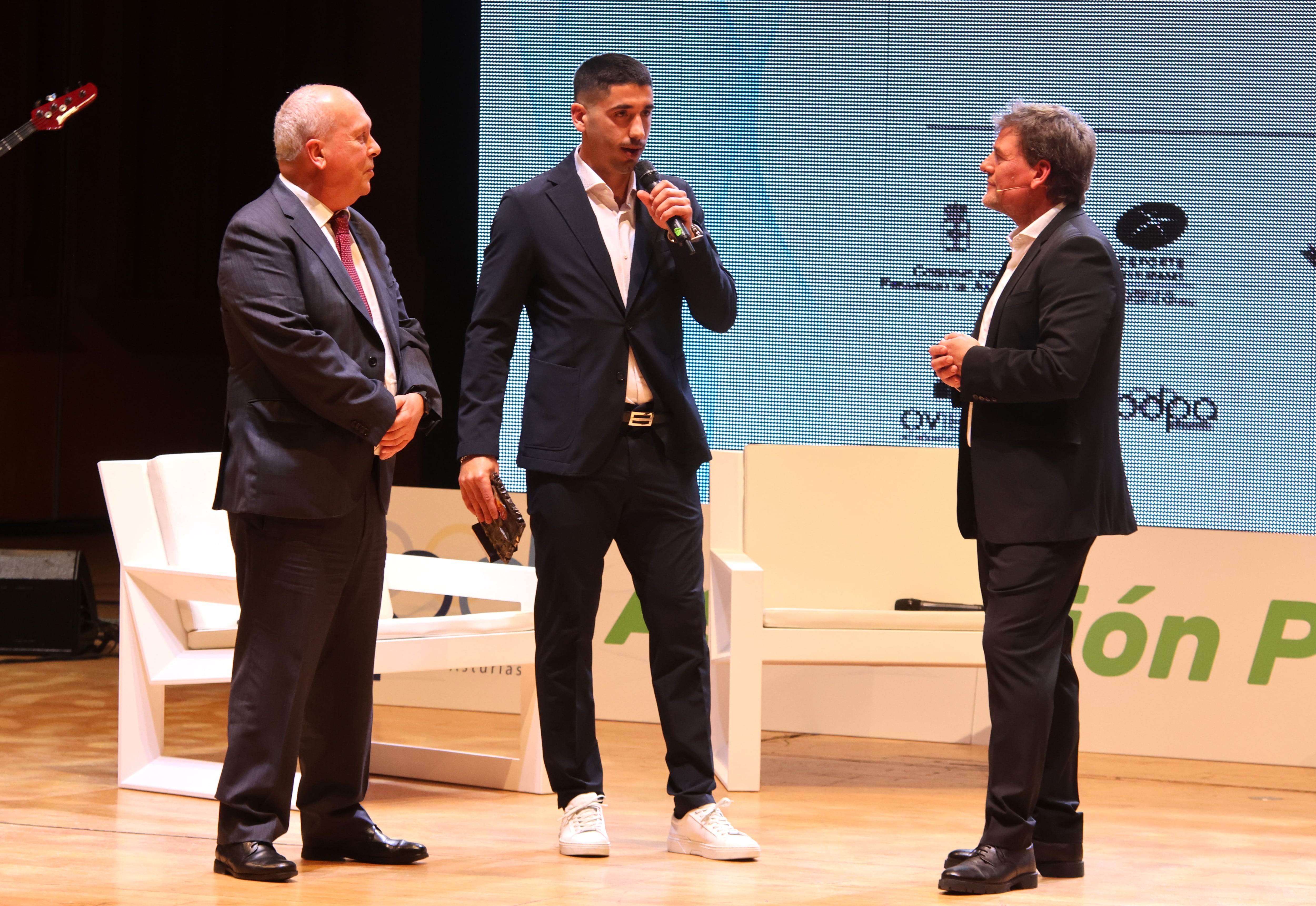 Cote recoge el premio a la Trayectoria Deportiva en la 41 Gala del Deporte Asturiano