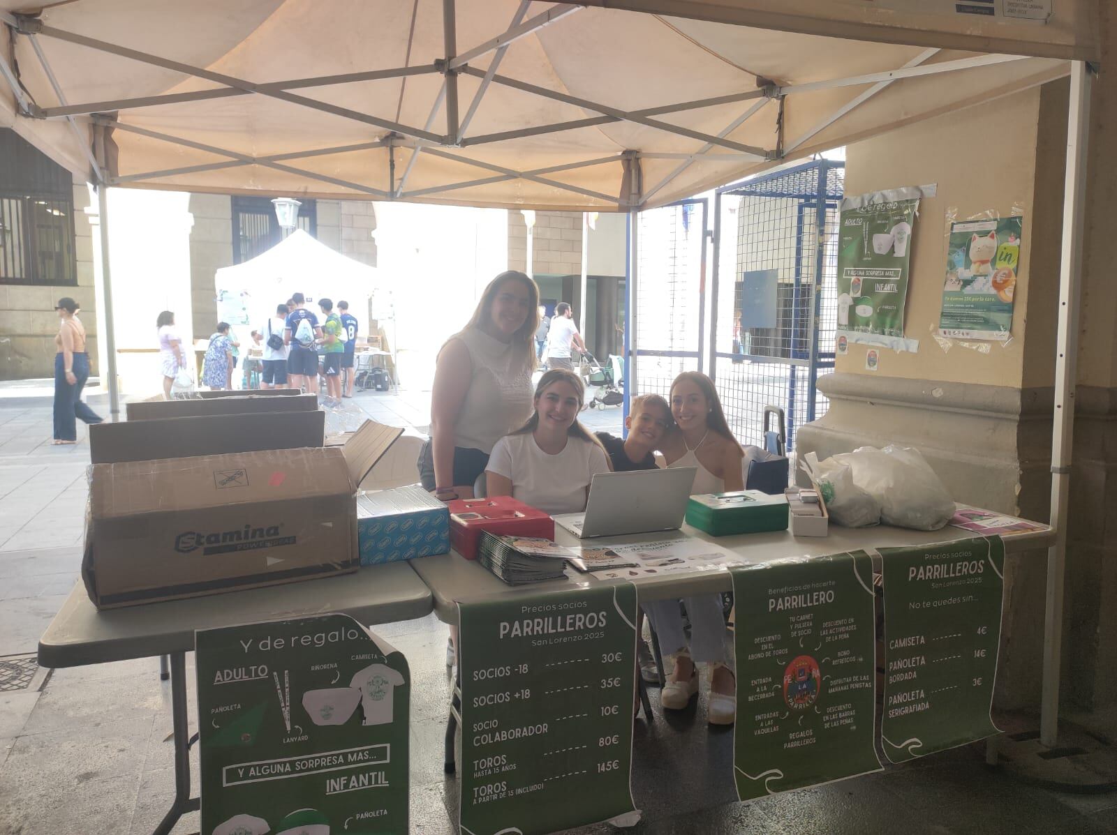 Campaña de socios peña Los Parrilleros. Fiestas de San Lorenzo, Huesca.