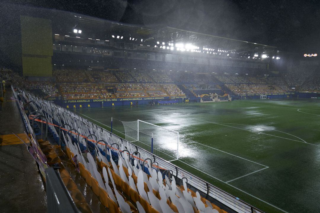 El Estadio de La Cerámica durante el diluvio previo a la visita del Maccabi