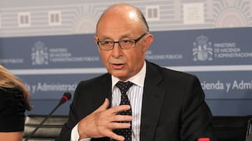 Lo que decía Montoro cuando le preguntaron por las presuntas incompatibilidades de su empresa con ser ministro