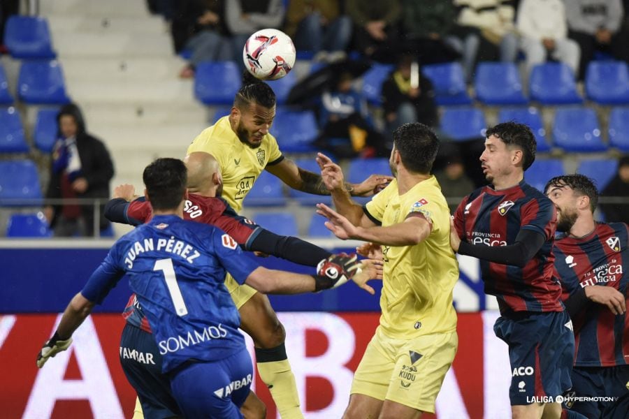 Luis Suárez en el Huesca-Almería.