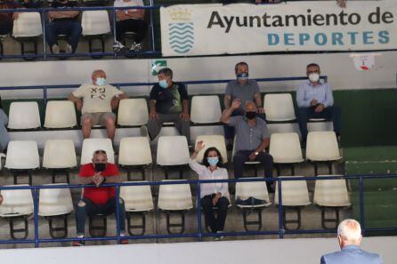 Socios del Xerez DFC durante la asamblea