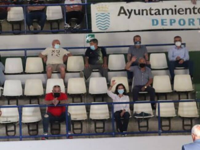 Socios del Xerez DFC durante la asamblea