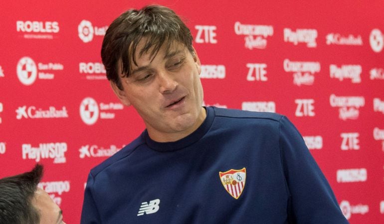 GRAF4716. SEVILLA.- El entrenador del Sevilla, el italiano Vincenzo Montella, durante la rueda de prensa hoy donde ha vaticinado &quot;un partido muy físico, muy agresivo&quot; en la vuelta de los cuartos de final de la Copa del Rey que el martes disputan en el est