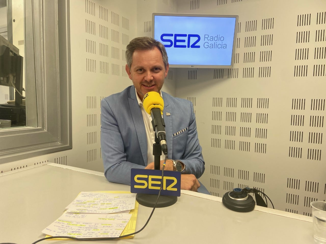 El nuevo ministro de Sanidad, José Miñones, en los estudios de Radio Galicia en una entrevista concedida en su etapa como delegado del Gobierno en la comunidad.