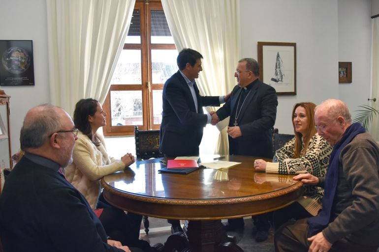 Acuerdo entre Ayuntamiento de Baza y Obispado de Guadix-Baza