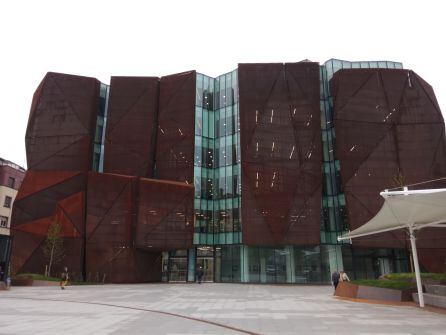La nueva Casa de Cultura se sitúa en la cercana Plaza Santa Eugenia