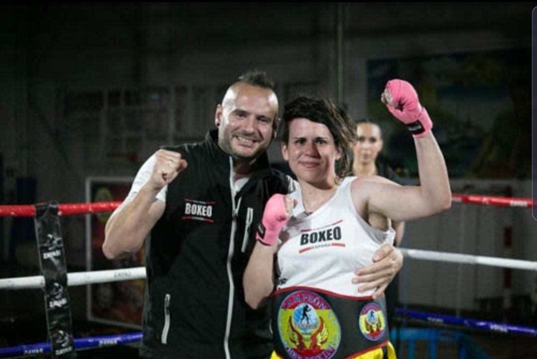 Eva Marina Cantos con su preparador César Rodríguez