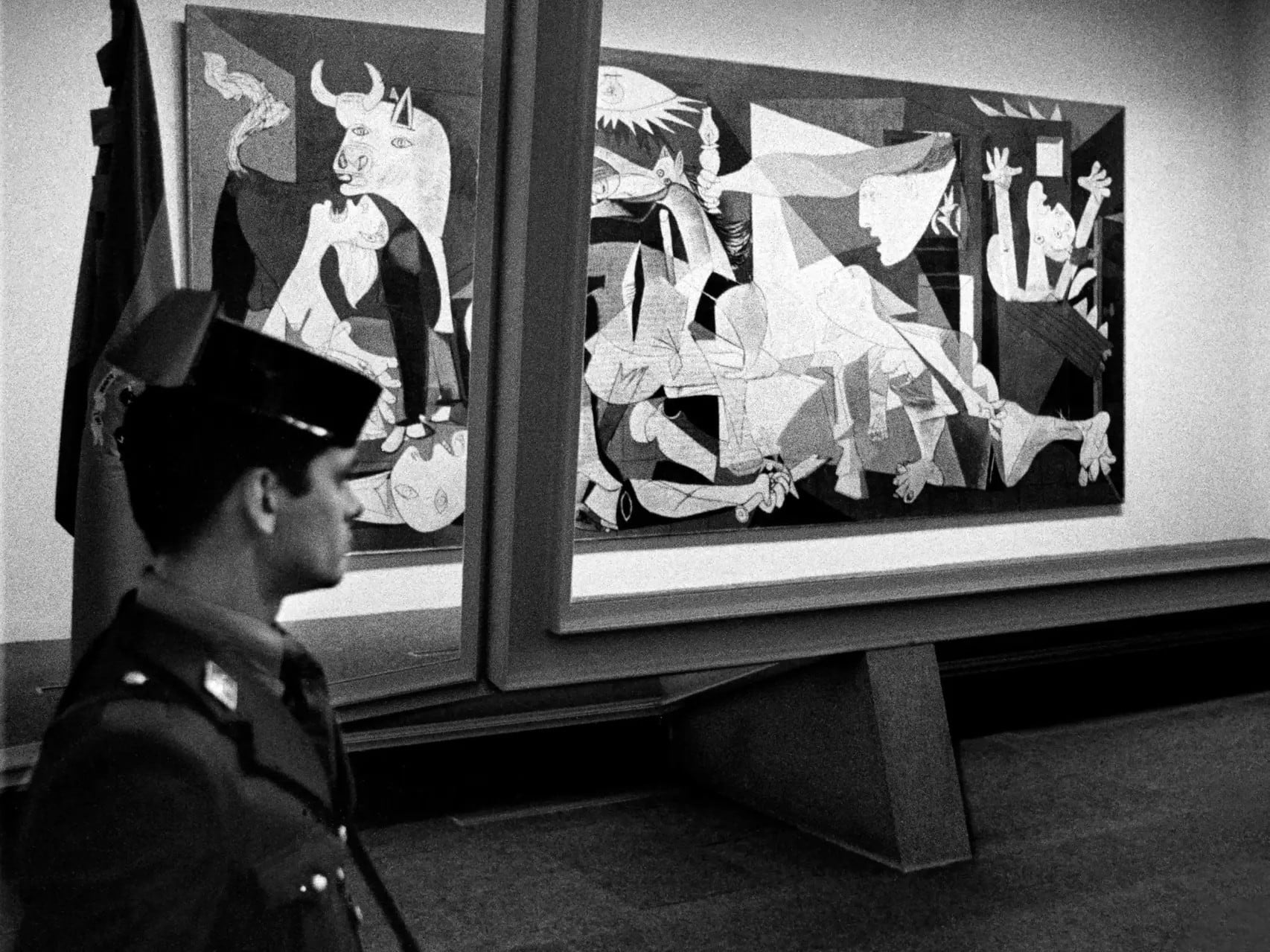 El último exiliado: Guernica. Llegada a Madrid y traslado al Casón del Buen Retiro, 1981.