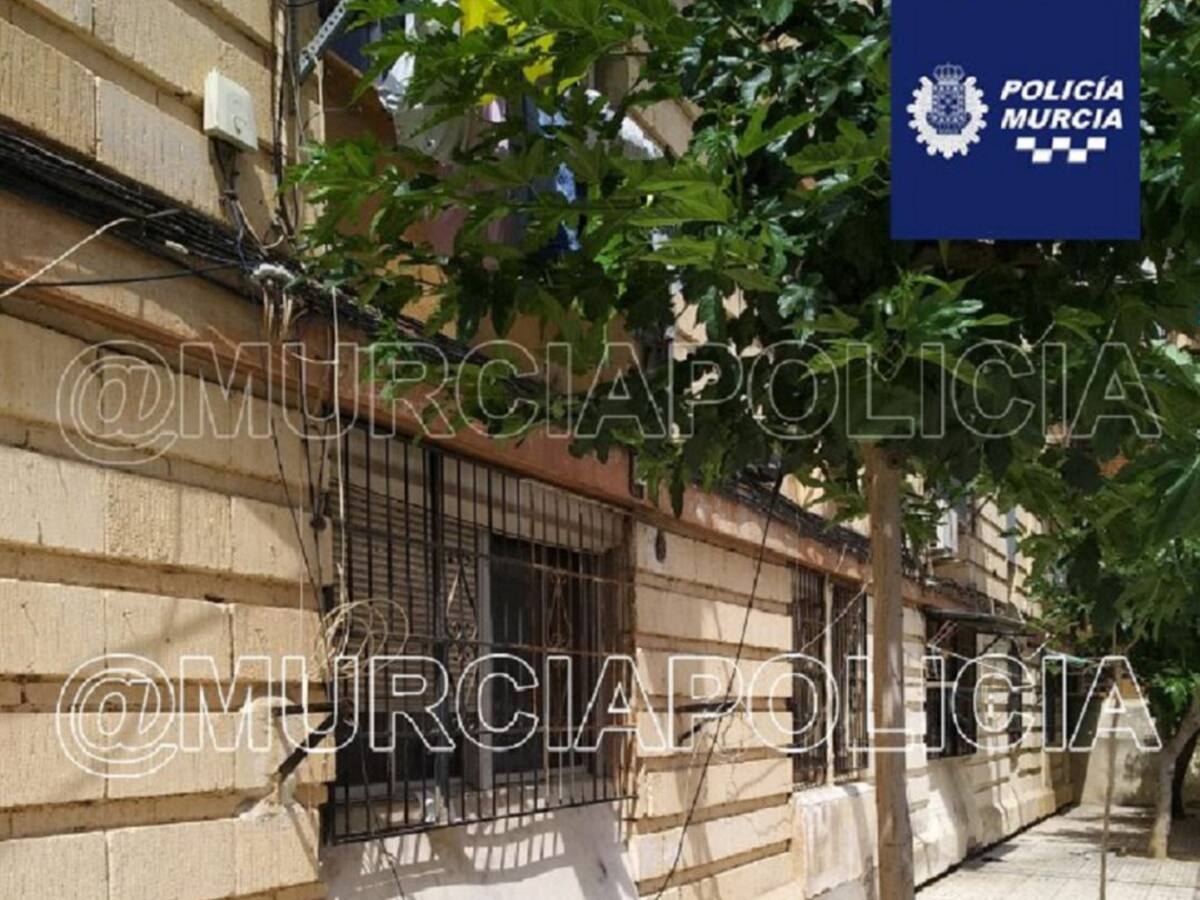 Un niño de dos años cae desde un cuarto piso en Murcia