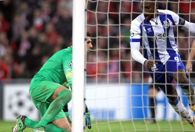 El delantero colombiano del Oporto Jackson Martínez celebra el gol marcado al Athletic Club