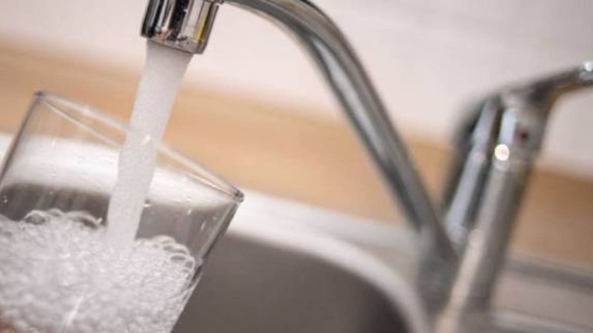 La falta de agua obliga a repartir suministro por cisternas a varios municipios de Cantabria