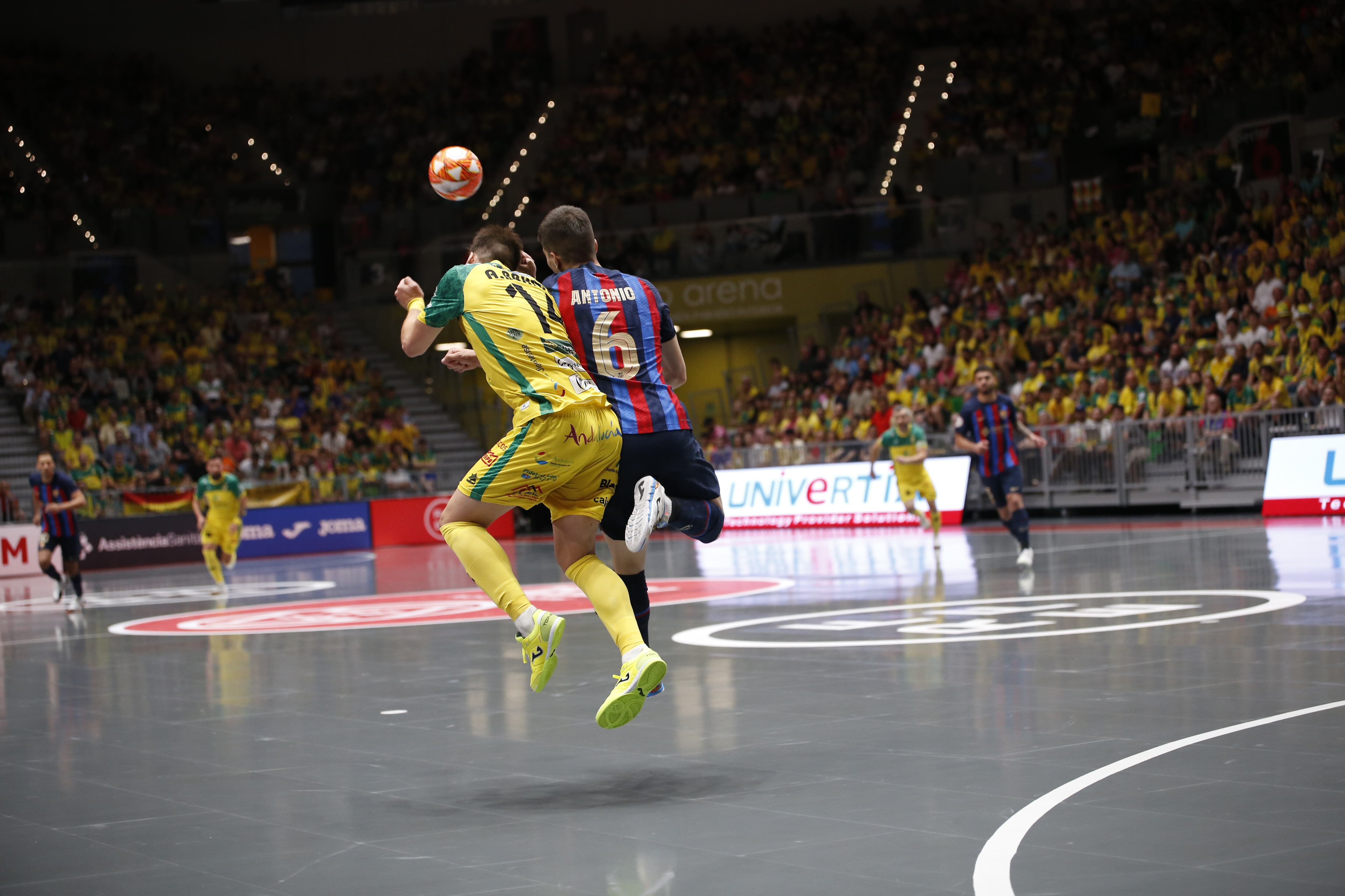 Imagen durante el último partido entre el Jaén Paraíso Interior el Barça en la lucha por el título en el Olivo Arena