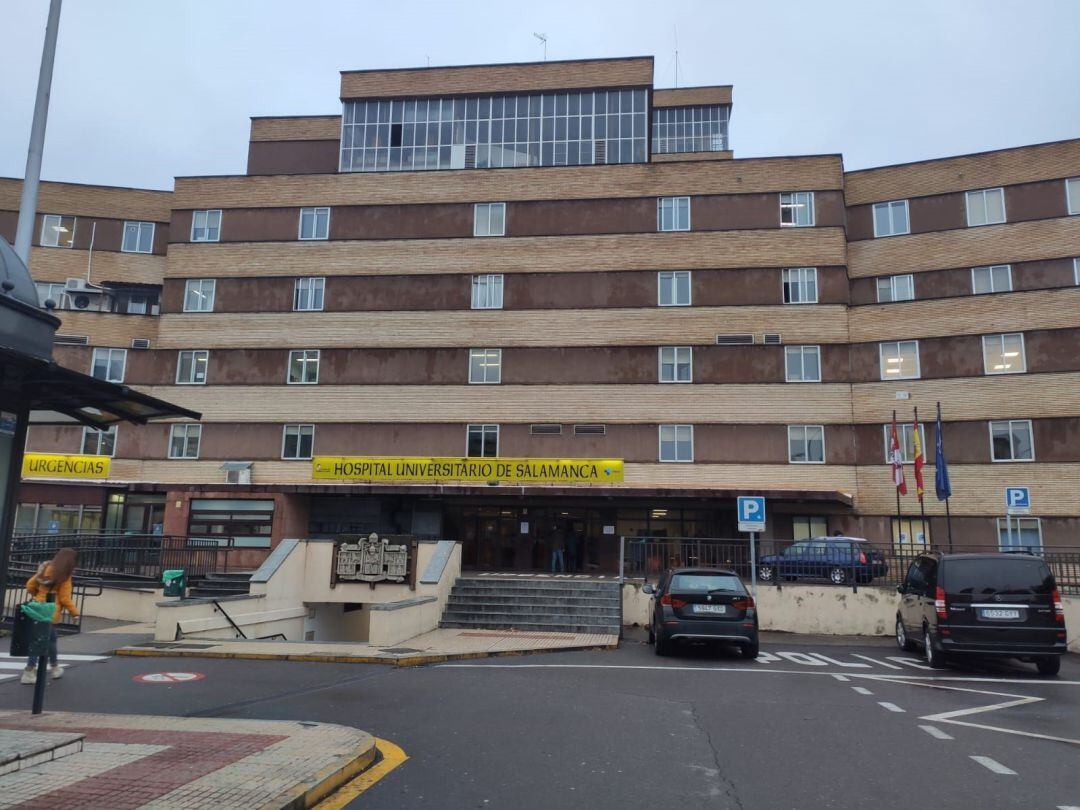 Entrada del Hospital Clínico Universitario.