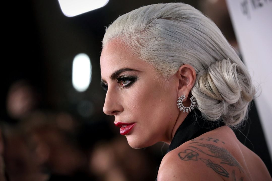 Lady Gaga posa para los fotógrafos