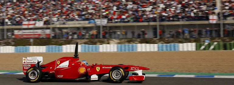 El piloto español de la escudería Ferrari, Fernando Alonso durante los entrenamientos de pretemporada de Fórmula Uno