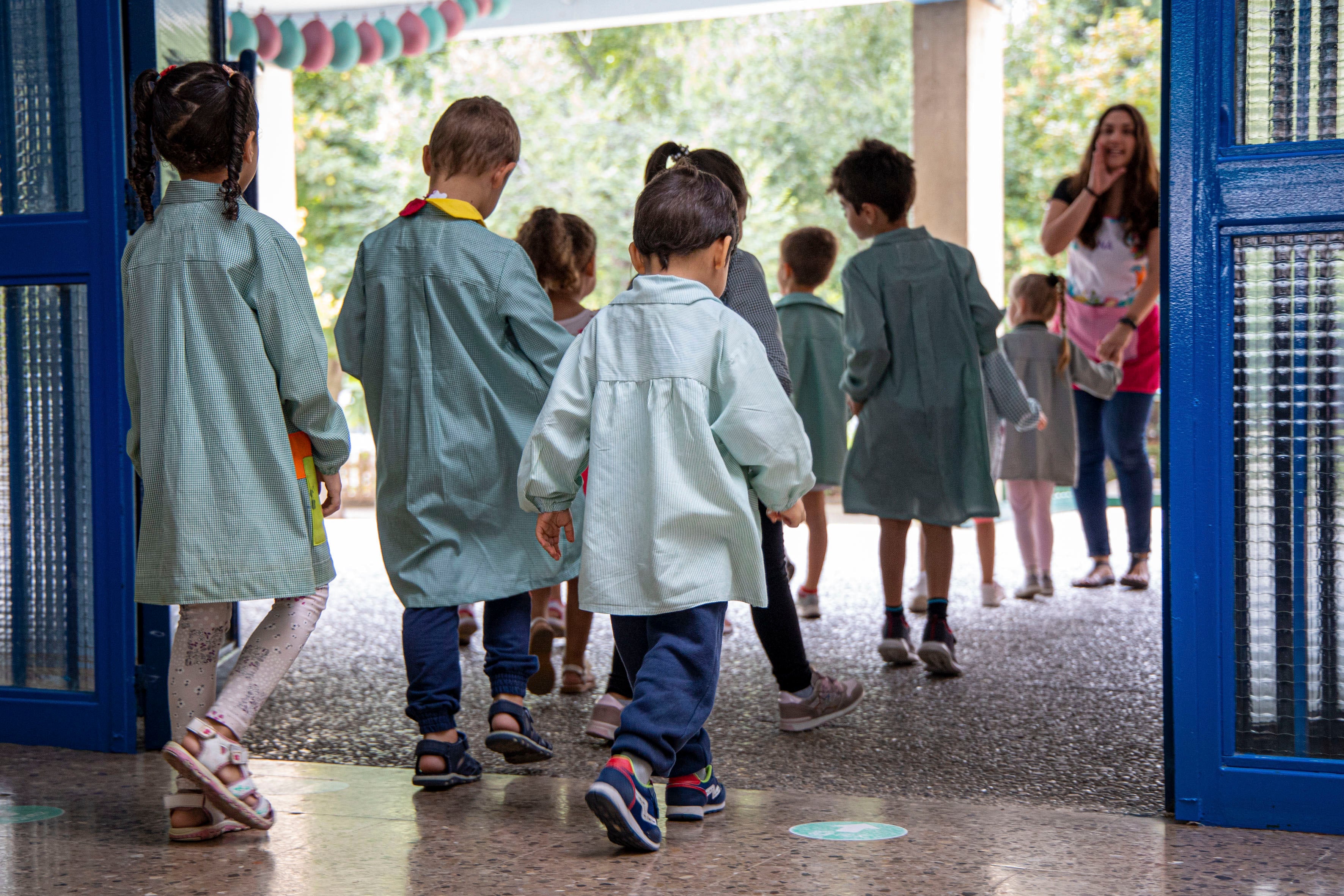 LOGROÑO (LA RIOJA) 07/09/2023.- Niños del colegio público San Pío X de Logroño, este jueves en el comienzo del nuevo curso escolar 2023-2024.- EFE/Raquel Manzanares
