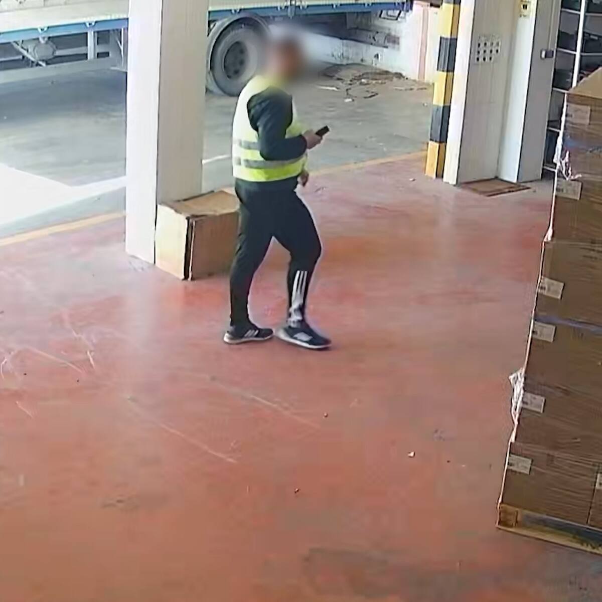 Detenido en Novelda por robar en vestuarios de empresas y usar tarjetas bancarias sustraídas