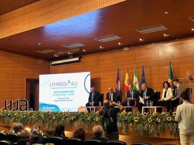 Presentación en Ifeja de LivingSoill