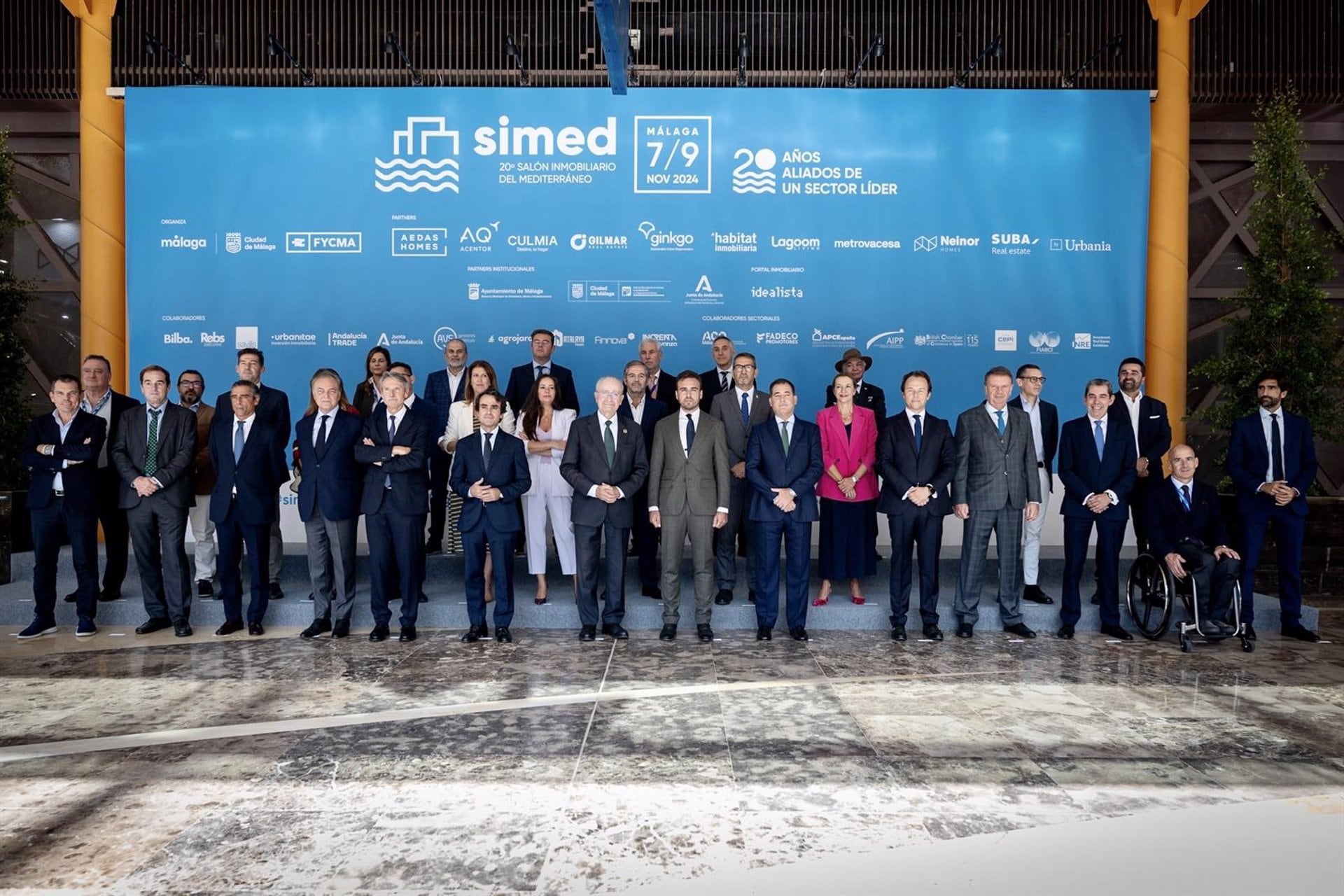 La inauguración ha contado con Francisco de la Torre, alcalde de Málaga; Mario Muñoz-Atanet, viceconsejero de Fomento, Articulación del Territorio y Vivienda de la Junta de Andalucía, e Ignacio Peinado, presidente de Fadeco Promotores.