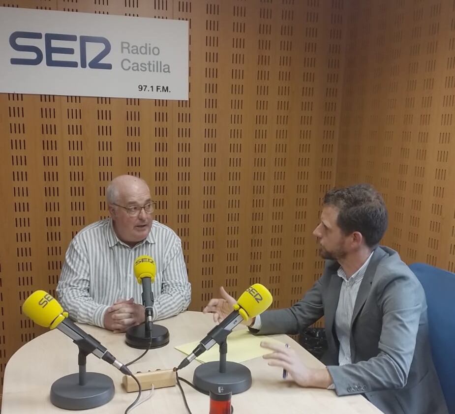 Entrevista en la SER de Burgos con el concejal de Medio Ambiente, Josué Temiño (dcha)