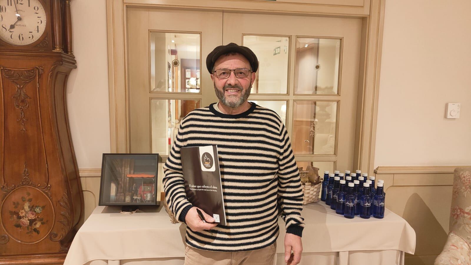 El castañero de San Nicolás celebra 46 años del puesto con un homenaje al Casco Viejo de Pamplona