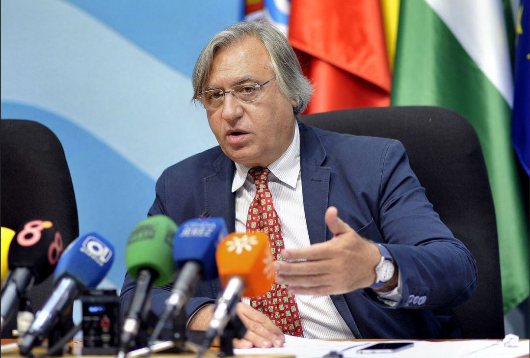 Paco Camas durante una rueda de prensa en el Ayuntamiento de Jerez 