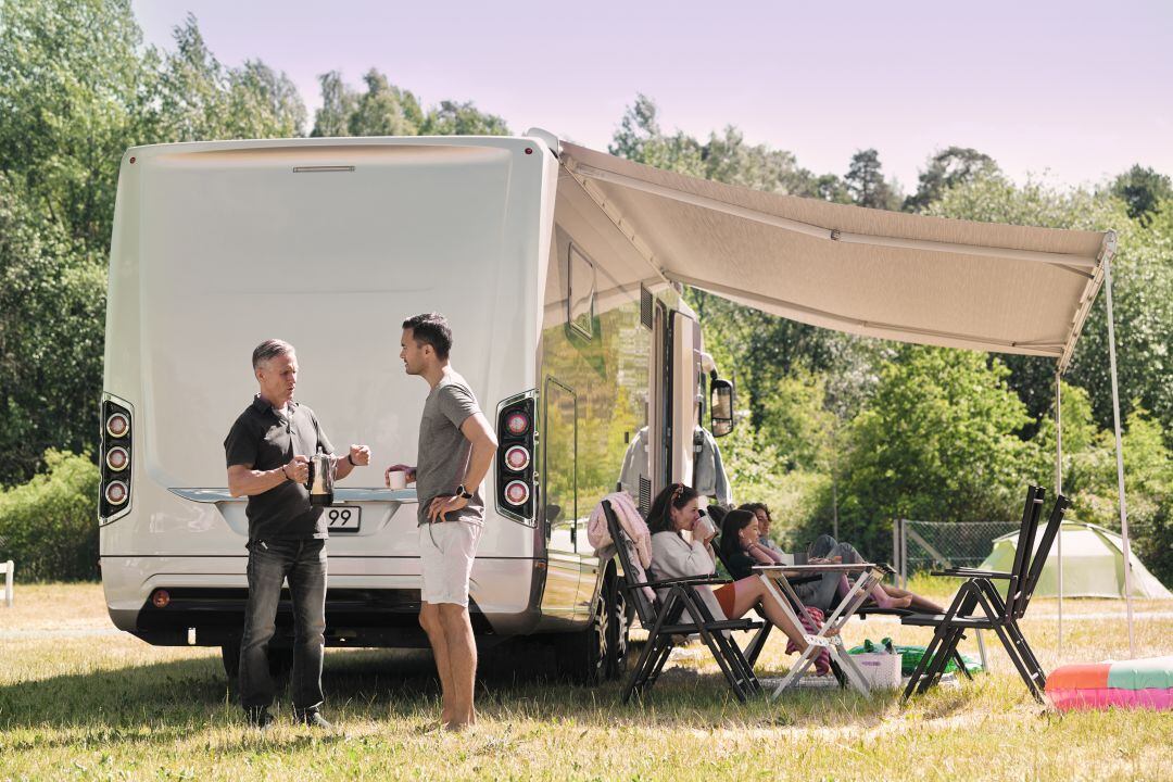 Turistas en una autocaravana