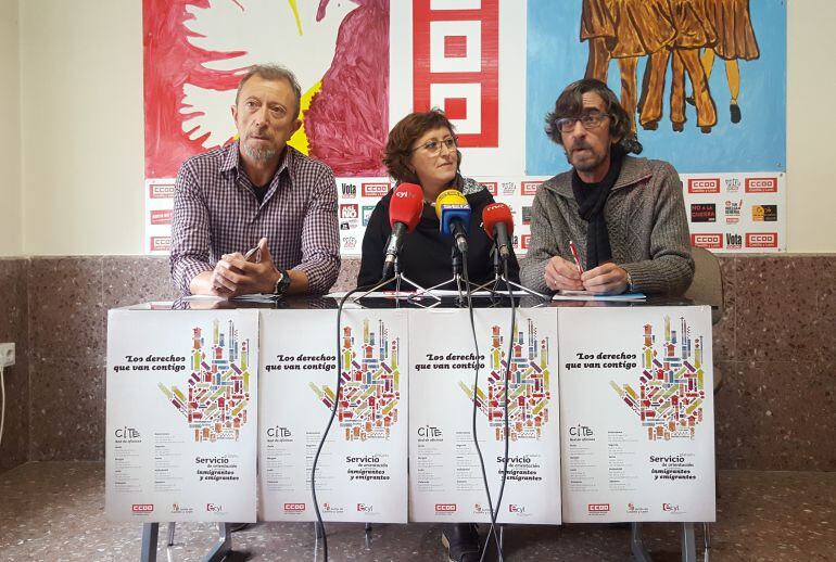 Juan Carlos González (i), Elena Fraile (c) y Luis González (d)