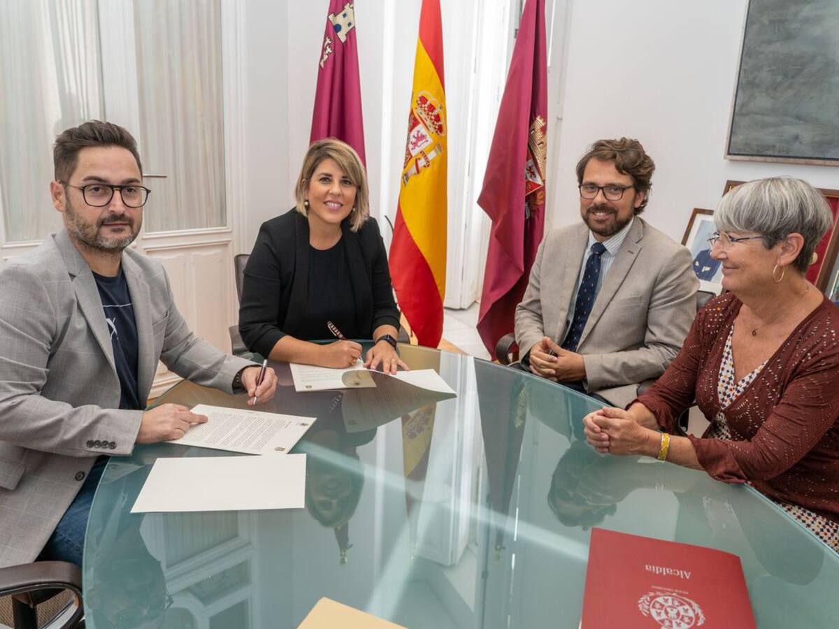 Ayuntamiento y Efesé firman la cesión del campo de San Antón por cuatro años prorrogables