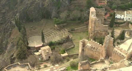 El interior del castillo y anfiteatro a vista de pájaro