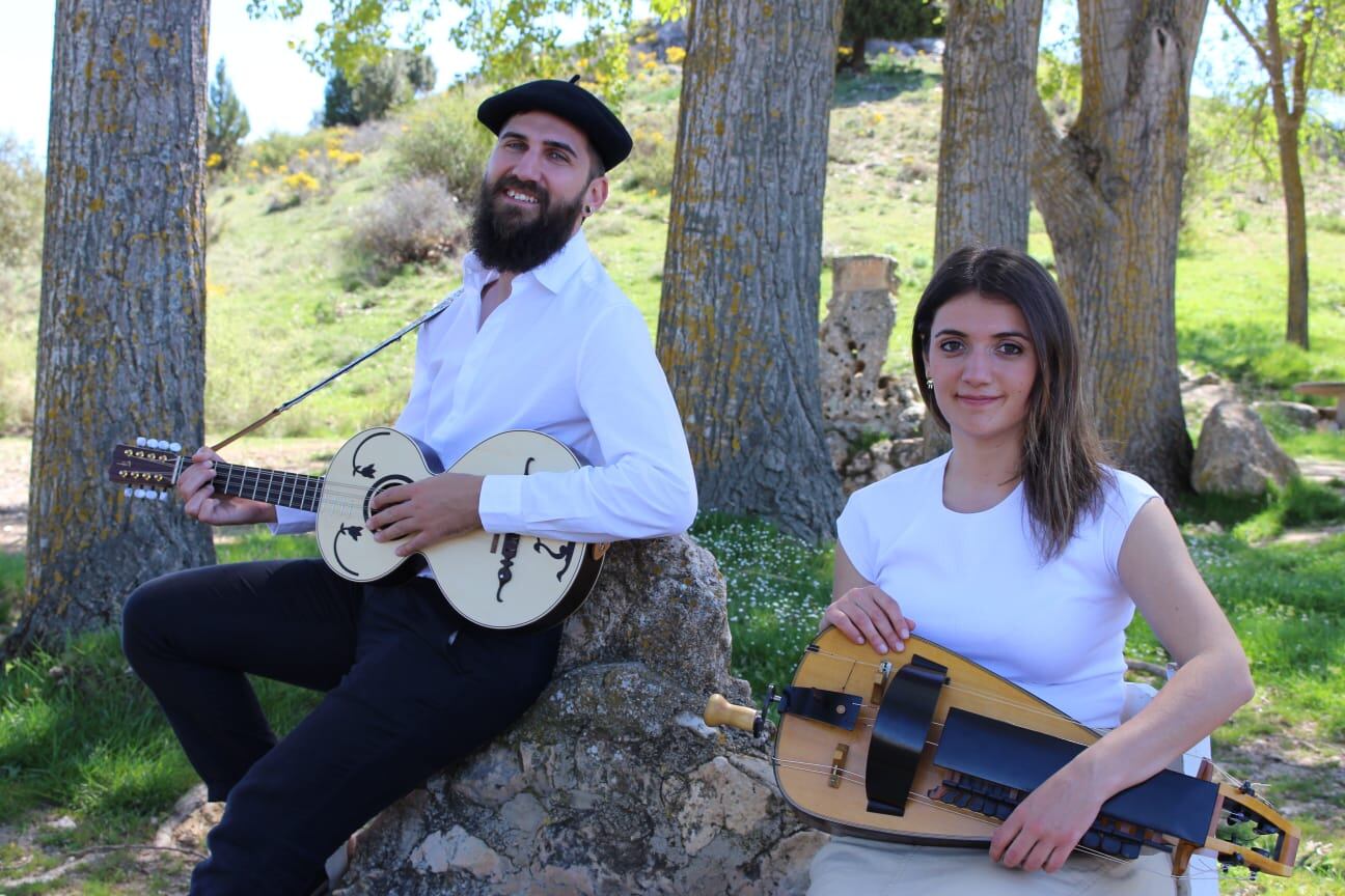 Bea Peña y Pablo Cantalapiedra forman Cuévano Folk