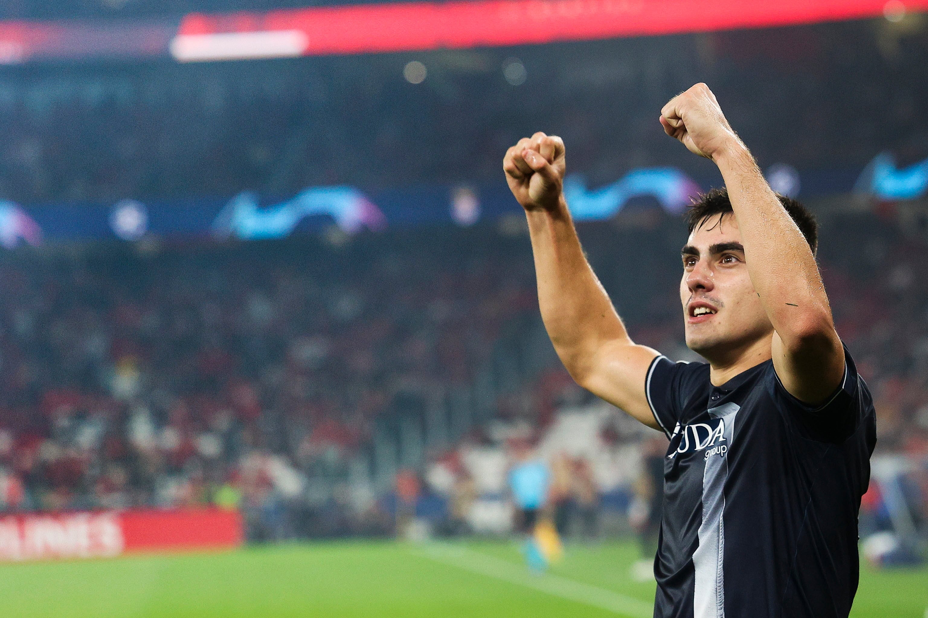 Lisbon (Portugal), 24/10/2023.- Real Sociedad`s Brais Mendez celebrates a goal against Benfica during their UEFA Champions League group D stage match at Luz Stadium, Lisbon, Portugal, 24 October 2023. (Liga de Campeones, Lisboa) EFE/EPA/TIAGO PETINGA
