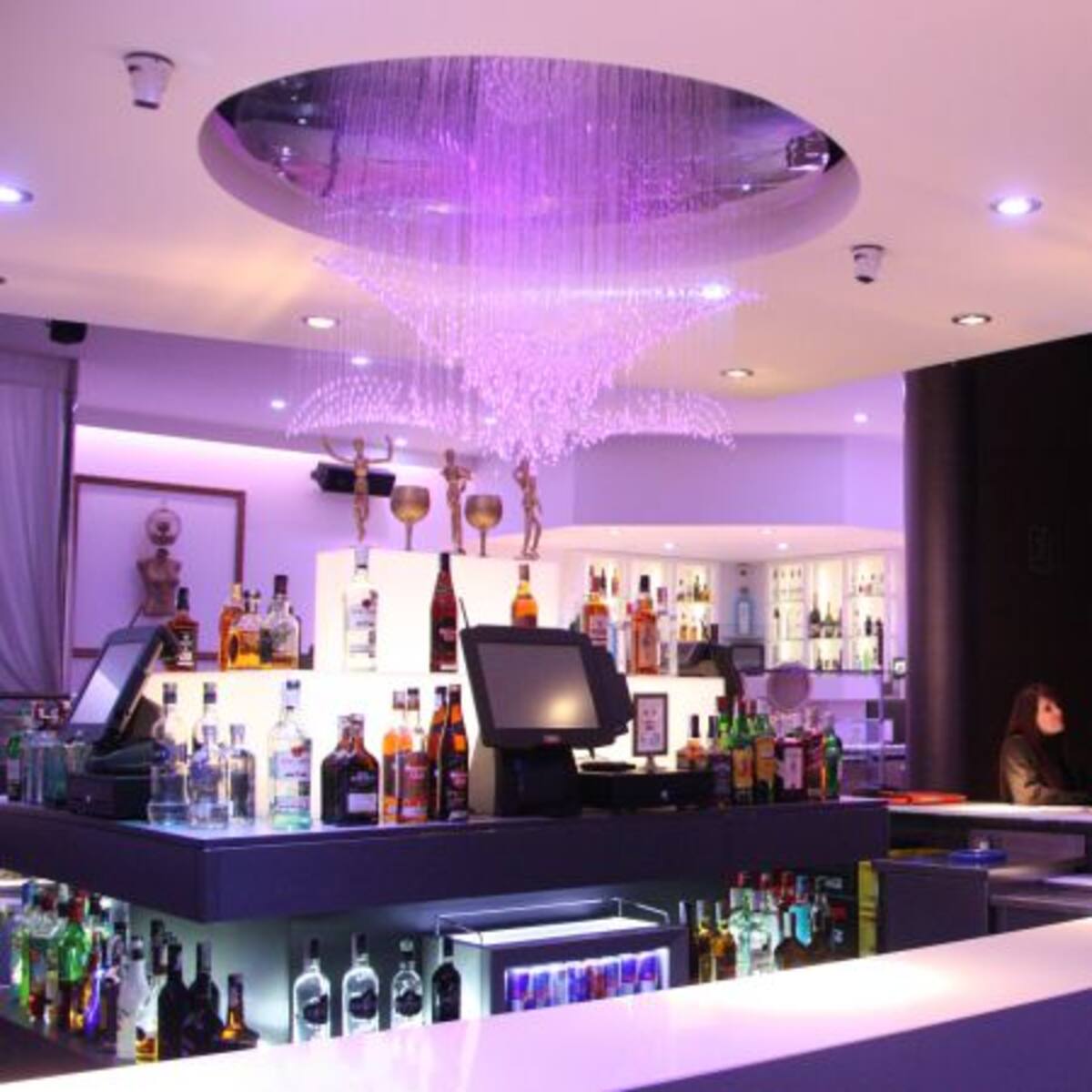 Pubs i discoteques sota mínims per la davallada de turistes a la Costa Daurada