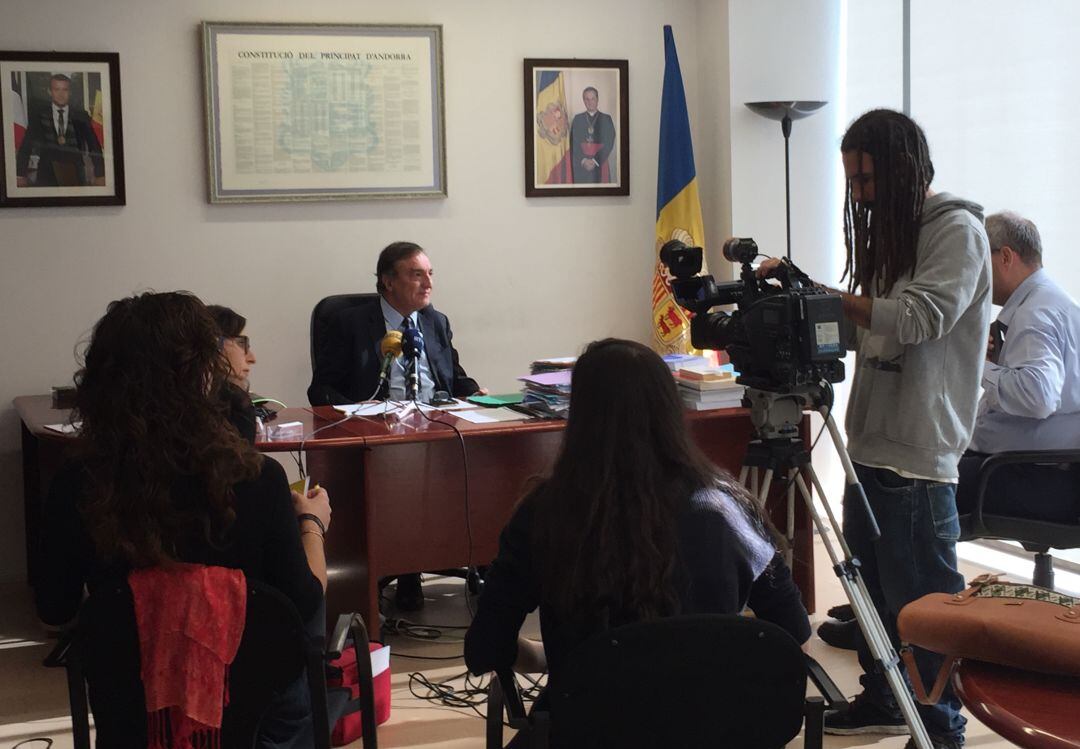 Marc Vila compareix davant la premsa per detallar la investigació que ha iniciat d'ofici sobre la problemàtica dels habitatges.