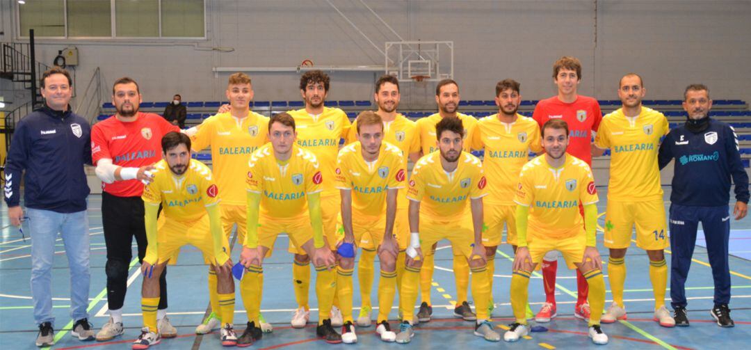 Plantilla del Mar Dénia con Javi Arnau y Emilio Esteve.