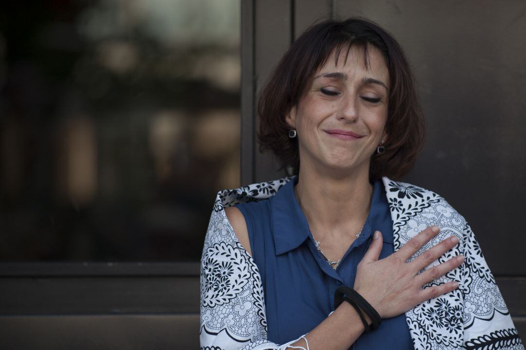 Juana Rivas, frente a la Audiencia de Granada, en 2017.