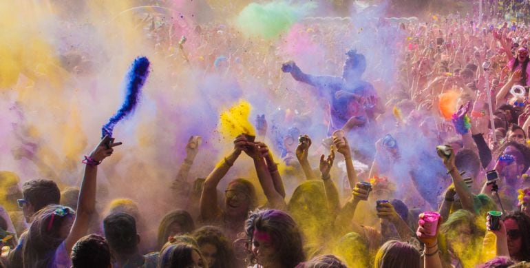 Foto de archivo de la celebración de una fiesta &quot;Holi Run&quot;