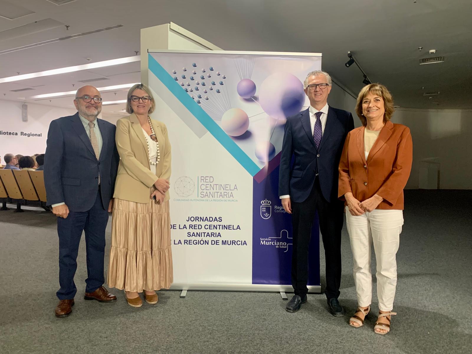 De izquierda a derecha, el director general de Salud Pública, José Jesús Guillén; la directora general de Atención Primaria, Josefa Marín; el consejero de Salud, Juan José Pedreño, y la jefa del servicio de Epidemiología, Mª Dolores Chirlaque,