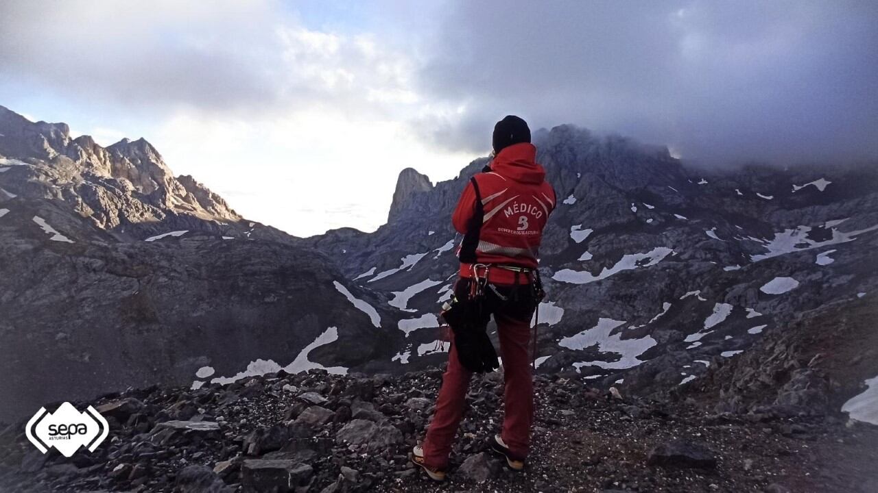 Momento del operativo de rescate de un fallecido en Picos de Europa.