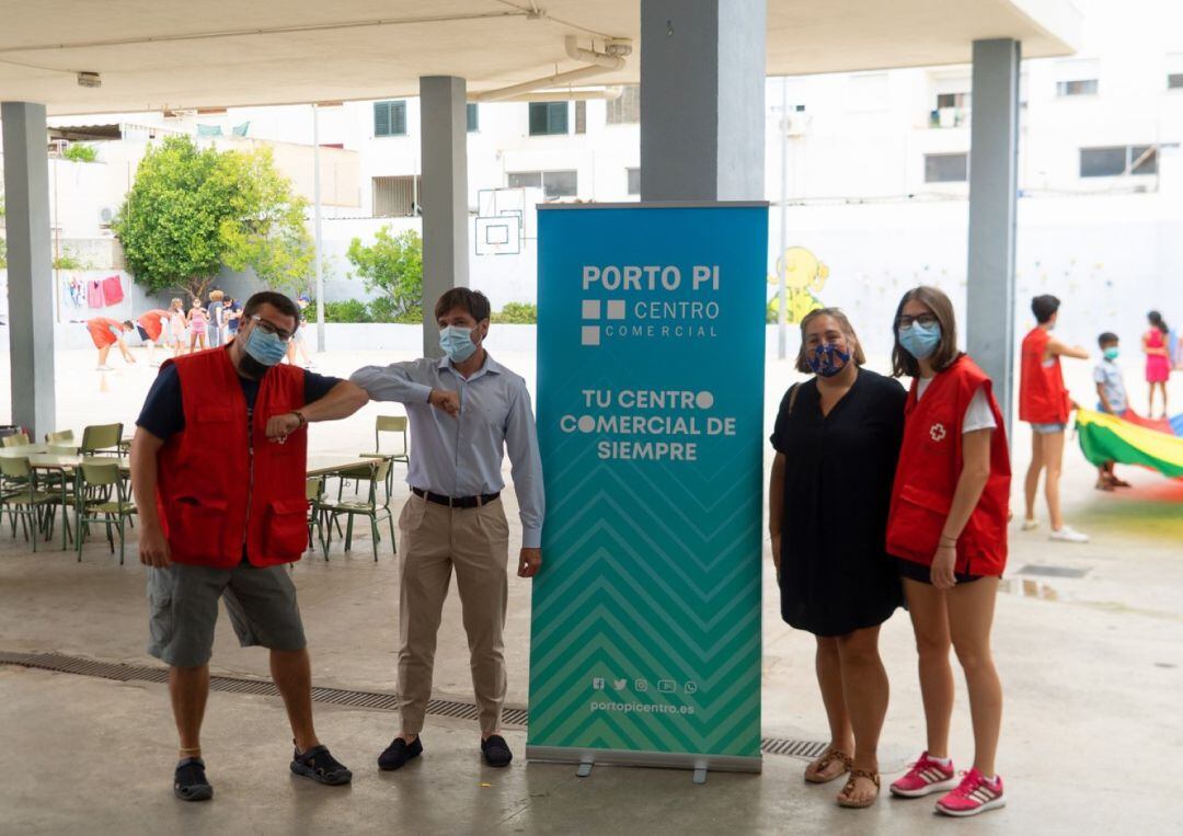 Porto Pi dona material para la Escuela de Verano de Cruz Roja 