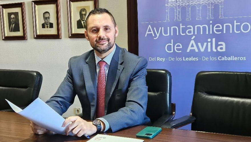 José Ramón Budiño, portavoz del equipo de gobierno municipal, ha informado de la rescisión de los contratos tras la Junta de Gobierno en la que se ha aprobado la medida