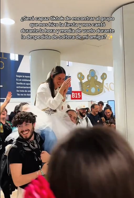Una novia menorquina de despedida de soltera se vuelve fenómeno viral en un vuelo a Sevilla