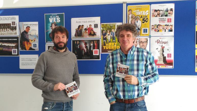 Iñaki Lerga (concejal de cultura) y Atxu ayerra (técnico de cultura) han presentado la programación de la nueva temporada en el centro Cultural Tafalla Kulturgunea 