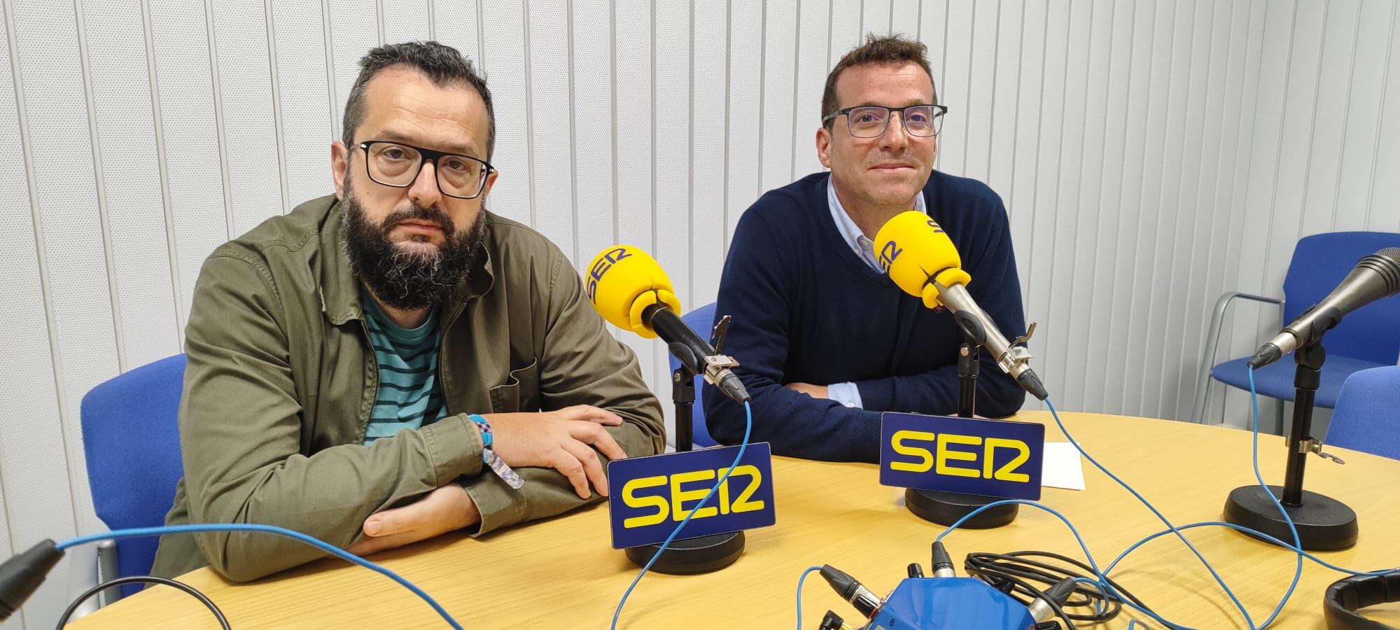 Pepe Isabal y Manolo Montaner, en los estudios de Ser Aragón Oriental.