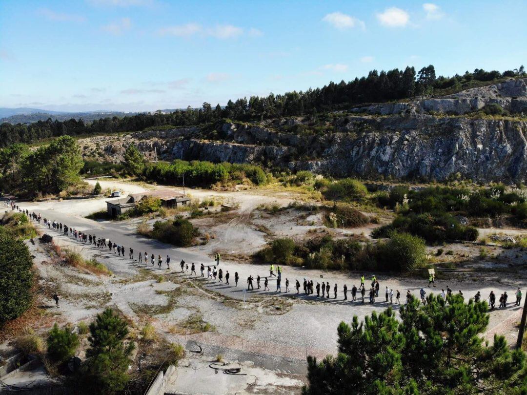 Cadena humano de protesta en la mina de Casalonga