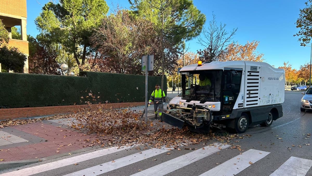 Tres Cantos y Paracuellos de Jarama inician la campaña de recogida de hojas