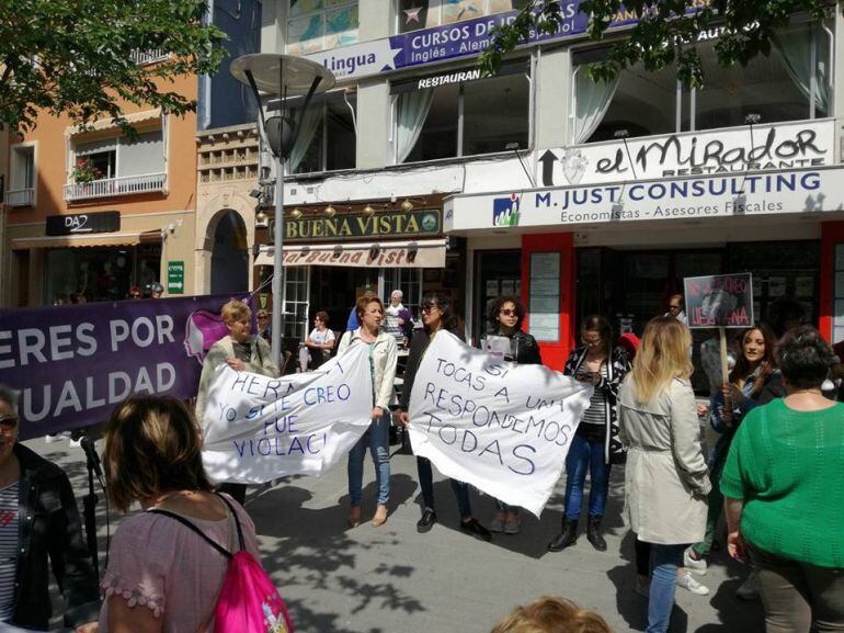 Movilización contra la sentencia a &quot;La Manada&quot; en Calp. 